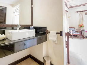 Jacaranda Indian Ocean Beach Resort