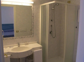 Cavour 30TRE - Hotel Moderno