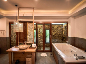 The Nine Thipthara Klongson Resort