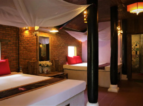 Under the coconut tree - Hostel