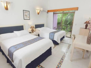 Cocoplum Beach Hotel