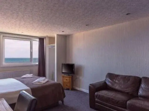 Number 44 Hotel & Bar