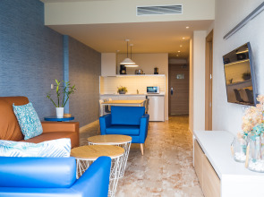 Отель HOVIMA La Pinta Beachfront Family