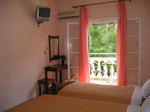 River Studios & Apartments