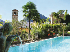 International au Lac Historic Lakeside Hotel