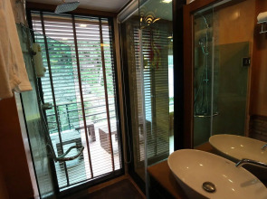 Phi Phi Nice Beach Hotel Hip