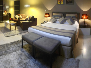 Magnum Hotel & Suites West Bay