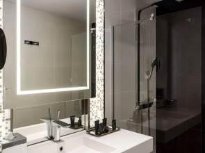 AC Porte Maillot Hotel