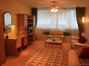 Aquarius Guesthouse & Sauna Adults Only