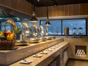 Отель Journeyhub Phuket Patong