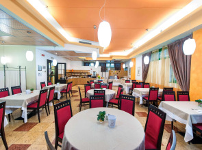 West Point Airport Hotel