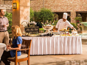 Anaheim Majestic Garden Hotel