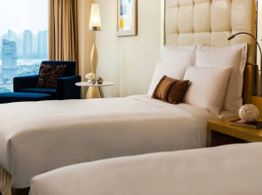 Отель Renaissance Shanghai Yu Garden