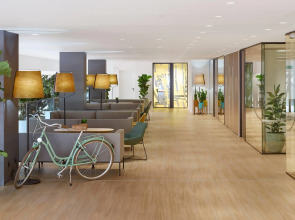 Отель INNSiDE by Melia Barcelona Apolo