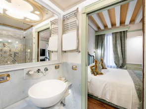 Отель Monaco & Grand Canal