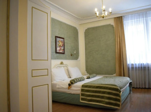 Queen's Astoria Design Hotel