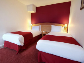 Waterloo Hub Hotel & Suites