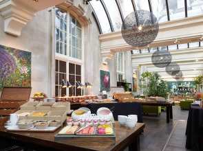 Отель The Dilly