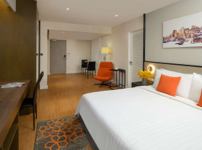 Отель PARKROYAL Suites Bangkok