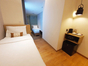 Hotel Clover 769 North Bridge Road