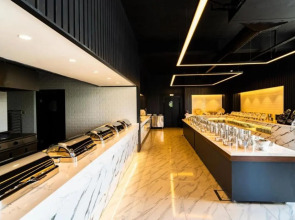 Novel Centre Point Hotel