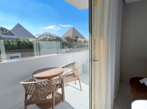 Shadow Pyramids View INN