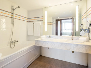 Hotel ILUNION Valencia 4