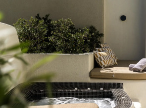 Aeon Suites - Adults Only