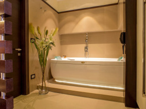 Les Fleurs Luxury House