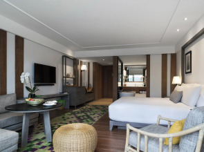 Отель The Nai Harn