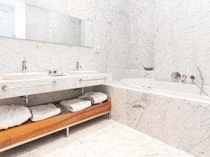 Tomtom Suites - Special Class