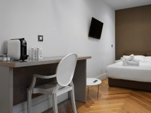 Petit Palace Lealtad Plaza