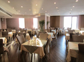 Qingdao Housing International Hotel