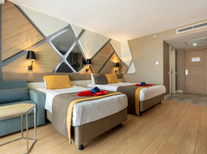 Saturn Palace Resort 