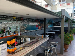 Cleopatra King Apart