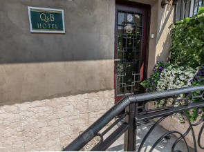 Отель Q&B