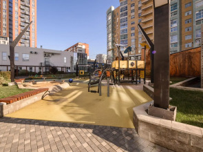 Абри Люкс на Революции, 24