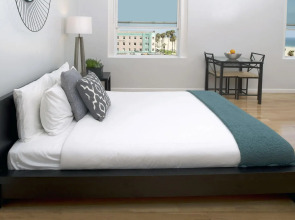 Air Venice on the Beach