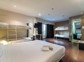 Отель Petit Palace Triball