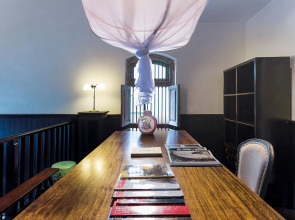 Hotel Ping Silhouette