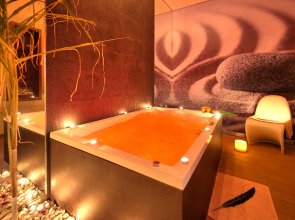 Отель The Views Oasis - Family Friendly