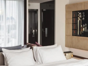 Дизайн-отель 11 Mirrors