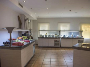 Bodrum Sea Side Beach Club Hotel