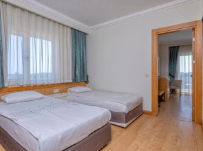 Lake & River Side Hotel & Spa