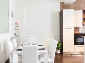 A World Aparts - Frattina Royal