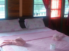 Sams River Rafthouse