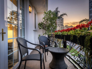 Beverly Hills Plaza Hotel & Spa