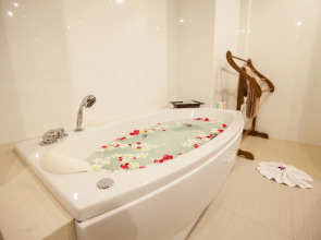 Howard Johnson by Wyndham Phuket Naiyang