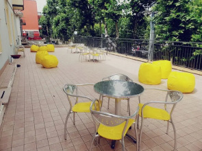 Hotel Young People Under 40