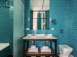 Отель Room Mate Valeria